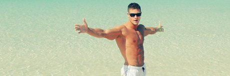 Naken lekkede OnlyFans-bilde av Derek Raser