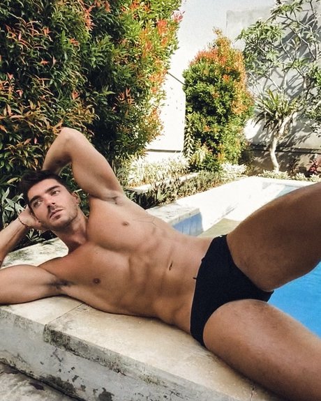 Nahá fotka uniklých OnlyFans od Raphael Louis