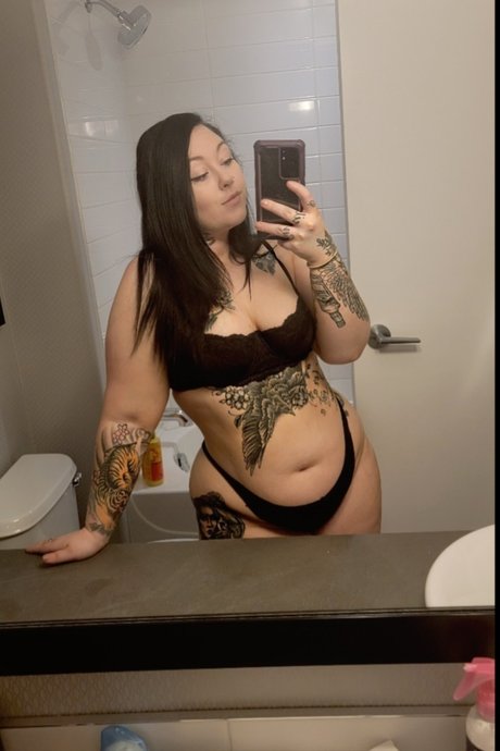 Remi Blake OnlyFansリークヌード写真