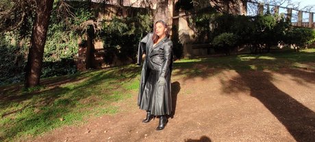 Обнаженная фотография утечки OnlyFans от Reina Leather