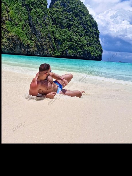 Обнаженная фотография утечки OnlyFans от Rego