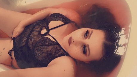 Naakte gelekte OnlyFans-foto van Regan Masters