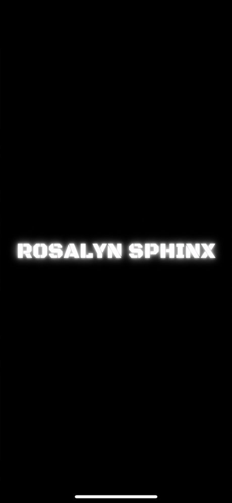 Naakte gelekte OnlyFans-foto van Rosalyn Sphinx