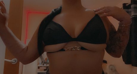 Alasti lekkinud OnlyFans-i pilt Rosalie