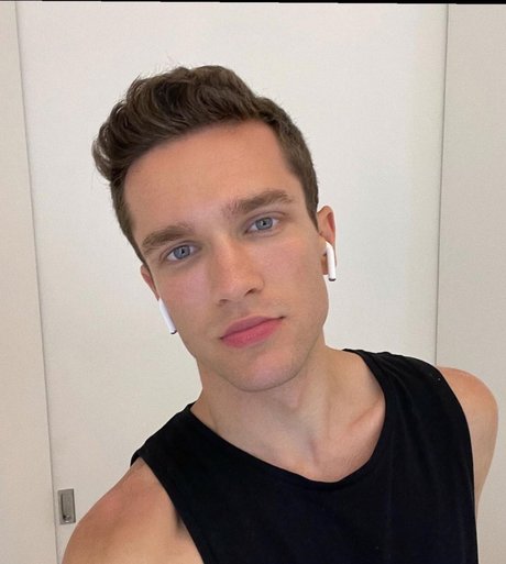 Naakte gelekte OnlyFans-foto van Roby