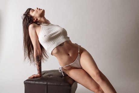 Naakte gelekte OnlyFans-foto van Roro