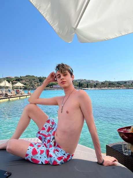 Foto di nudo di fuga di OnlyFans di Rzgar Ozan Dikici