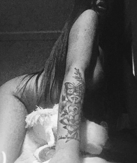 Alasti lekkinud OnlyFans-i pilt Andrababe