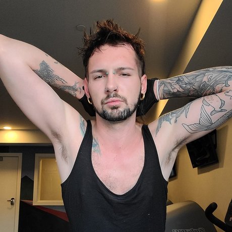 Naken lekkede OnlyFans-bilde av Joseph Roy