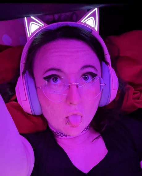 Alasti lekkinud OnlyFans-i pilt  Kitty 