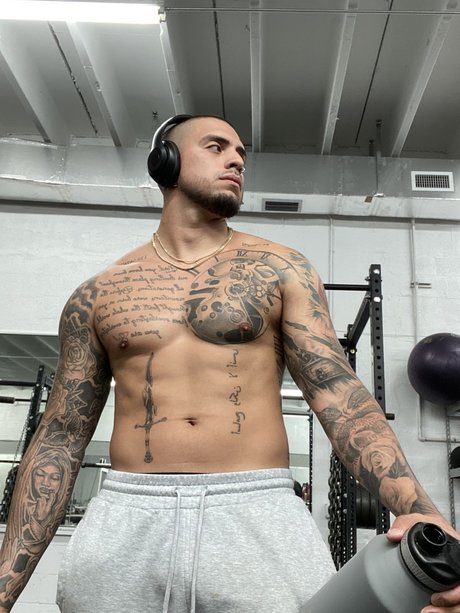 Naakte gelekte OnlyFans-foto van Costaricanpapii