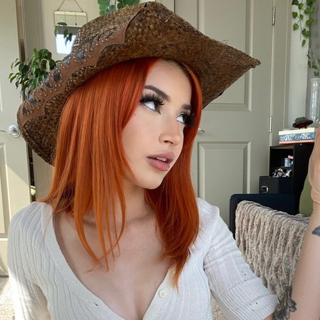 Naakte gelekte OnlyFans-foto van Aveda