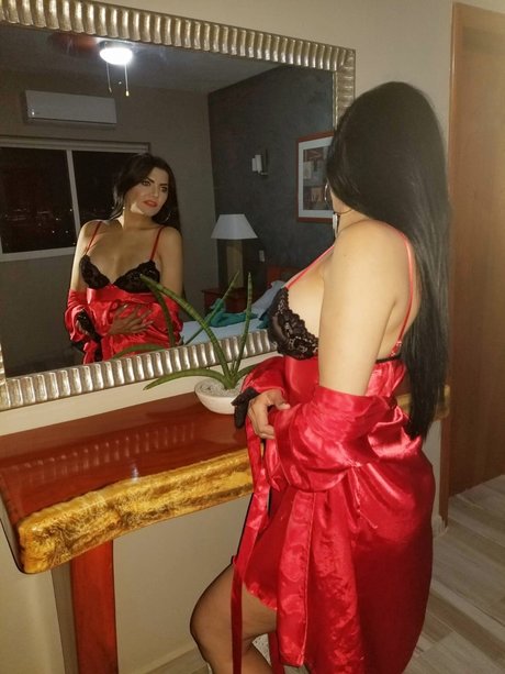 Naken läckt OnlyFans-bild av Rossina Silva