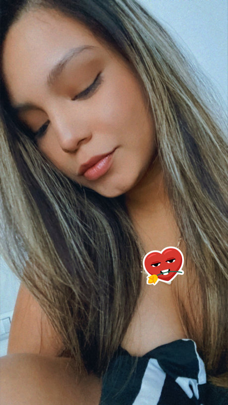 Nahá fotka uniklých OnlyFans od Rossij