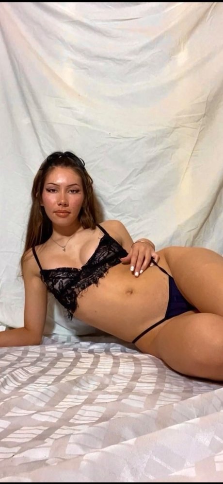 Alasti lekkinud OnlyFans-i pilt Rosemary