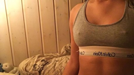 Naken lekkede OnlyFans-bilde av Sam