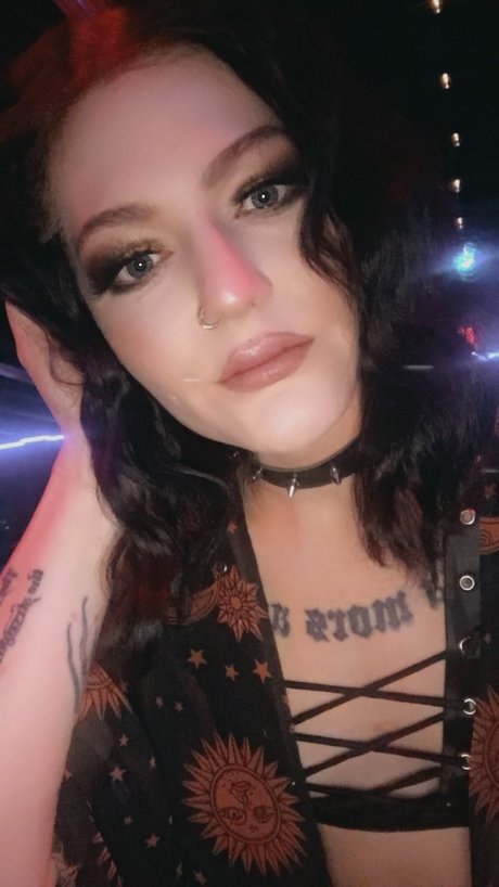 Nahá fotka uniklých OnlyFans od Salem Black