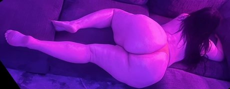 Naken lekkede OnlyFans-bilde av Sahar Milani