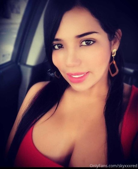 OnlyFans-model Skyxxxred