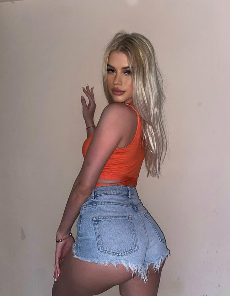 Naken lekkede OnlyFans-bilde av Cutealinaa