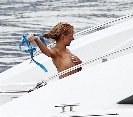 Naakte gelekte OnlyFans-foto van Geri Halliwell