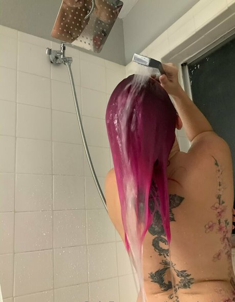 Naken lekkede OnlyFans-bilde av Bustybubblz