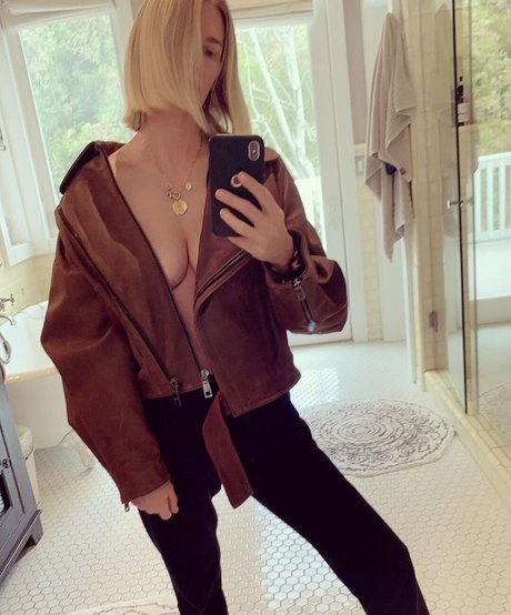 Naakte gelekte OnlyFans-foto van January Jones