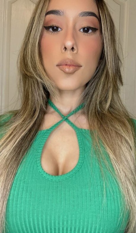 Naakte gelekte OnlyFans-foto van Crys Asmr