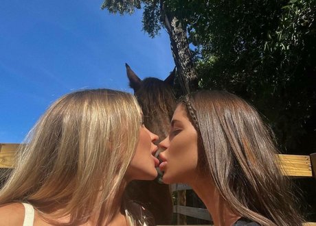 Naken lekkede OnlyFans-bilde av Nolesbi