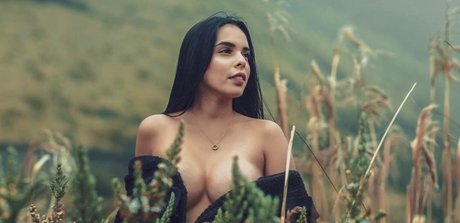 Naakte gelekte OnlyFans-foto van Andrea Free