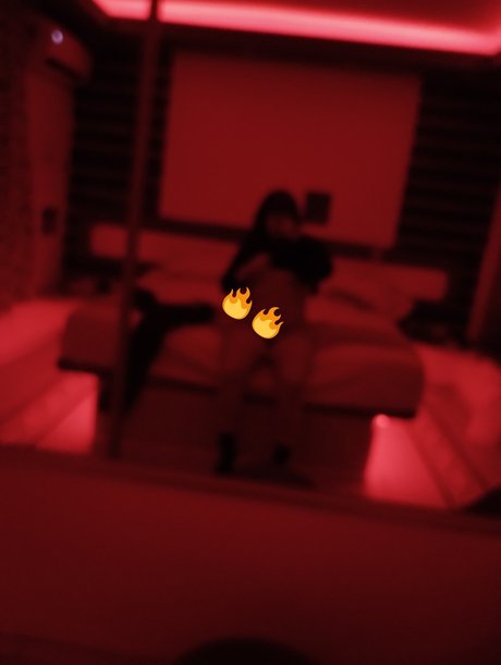 Nahá fotka uniklých OnlyFans od The Girl With The Big Ass