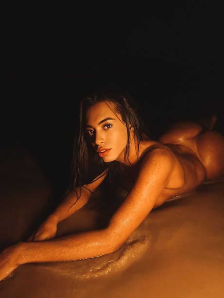 Nahá fotka uniklých OnlyFans od Sarah Liins