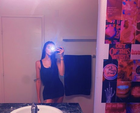 Alasti lekkinud OnlyFans-i pilt Sarah