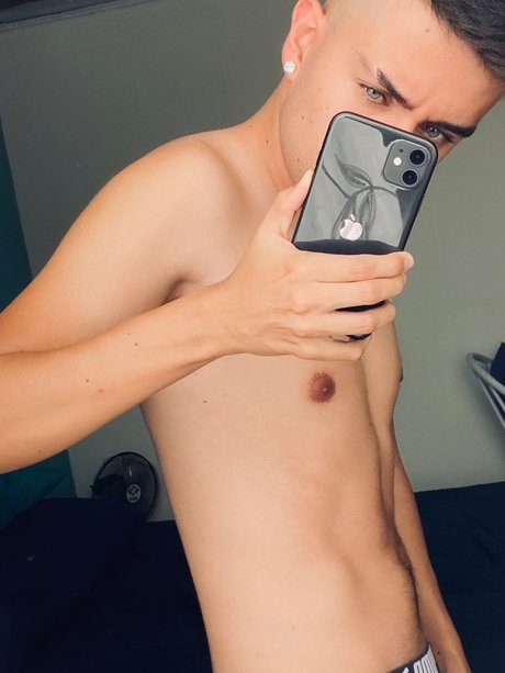 Naken lekkede OnlyFans-bilde av Santiago