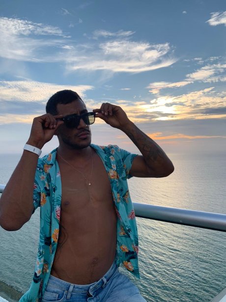 Nacktes geleaktes OnlyFans-Foto von Santiago