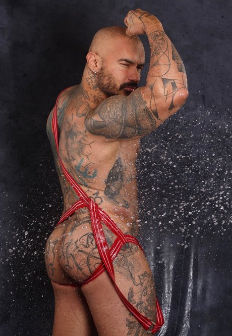 Foto di nudo di fuga di OnlyFans di Santi Noguera