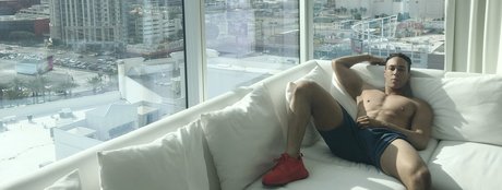 Nahá fotka uniklých OnlyFans od Santiago