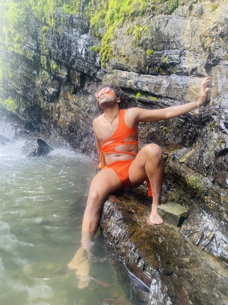 Foto di nudo di fuga di OnlyFans di Sant