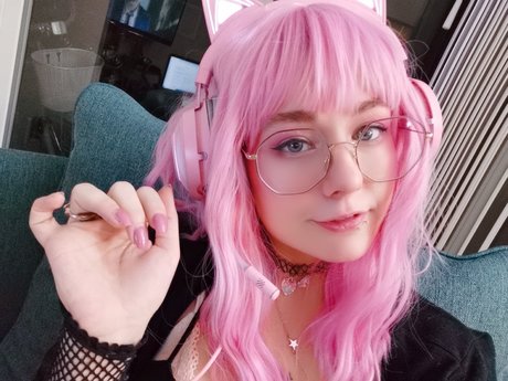 Naakte gelekte OnlyFans-foto van Syrein