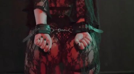 Nacktes geleaktes OnlyFans-Foto von Emily Kay