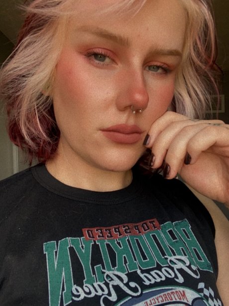 Naken lekkede OnlyFans-bilde av Saylor 