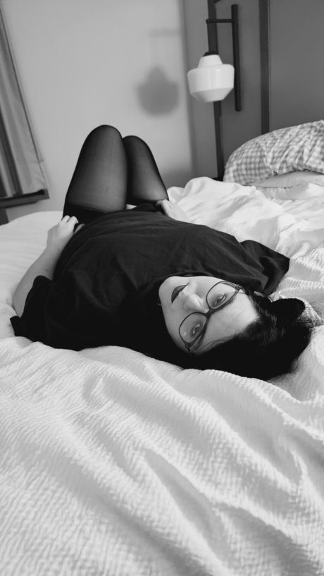 Alasti lekkinud OnlyFans-i pilt Savy