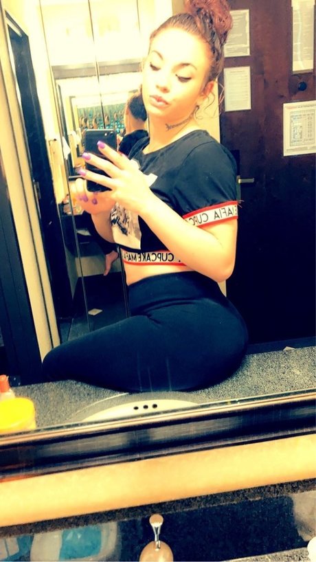 Naakte gelekte OnlyFans-foto van Savvy