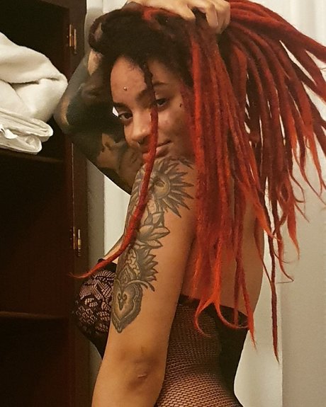 Naken lekkede OnlyFans-bilde av Cara