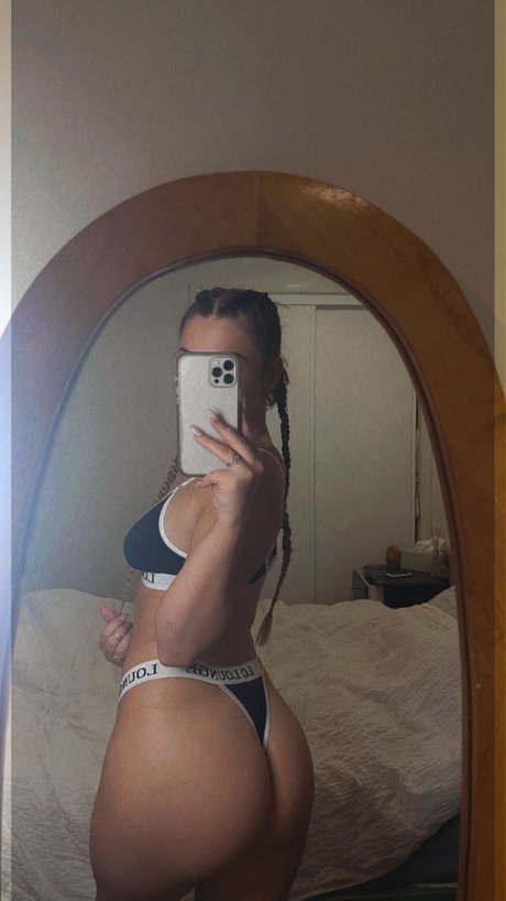 Foto di nudo di fuga di OnlyFans di Maddison