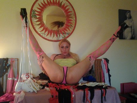 Naakte gelekte OnlyFans-foto van Yulia Nicolskaia