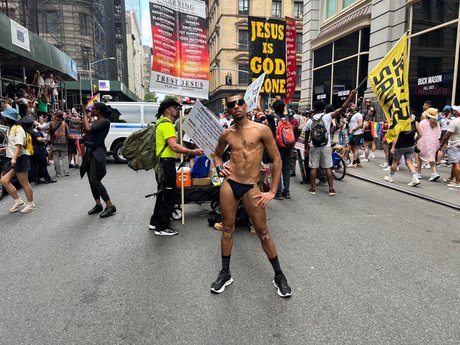 Nacktes geleaktes OnlyFans-Foto von Youngjr