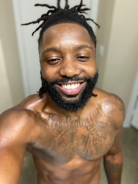 Foto di nudo di fuga di OnlyFans di Therealpeea