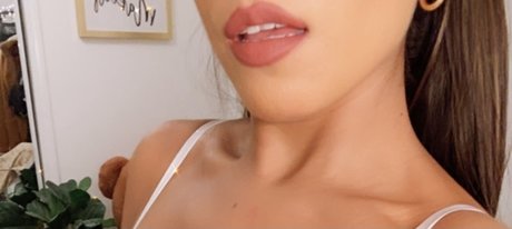 Обнаженная фотография утечки OnlyFans от Lux