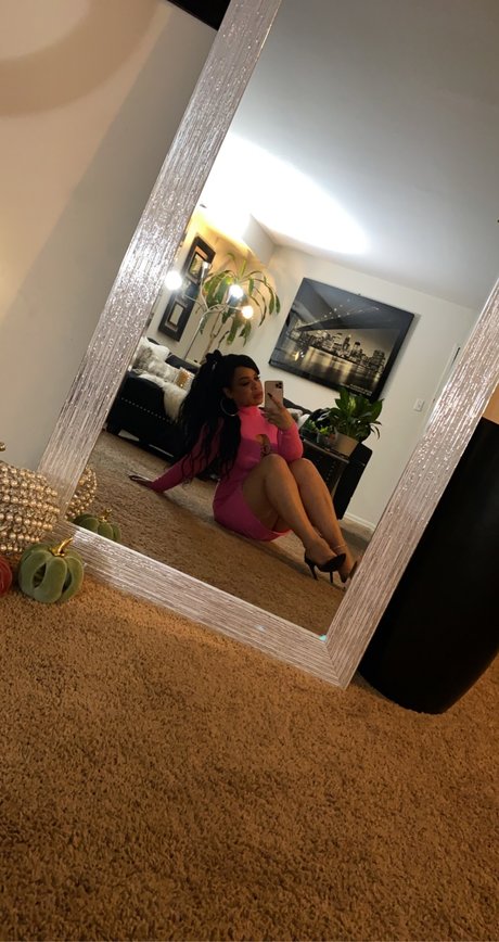 Naakte gelekte OnlyFans-foto van Thediamondbanks